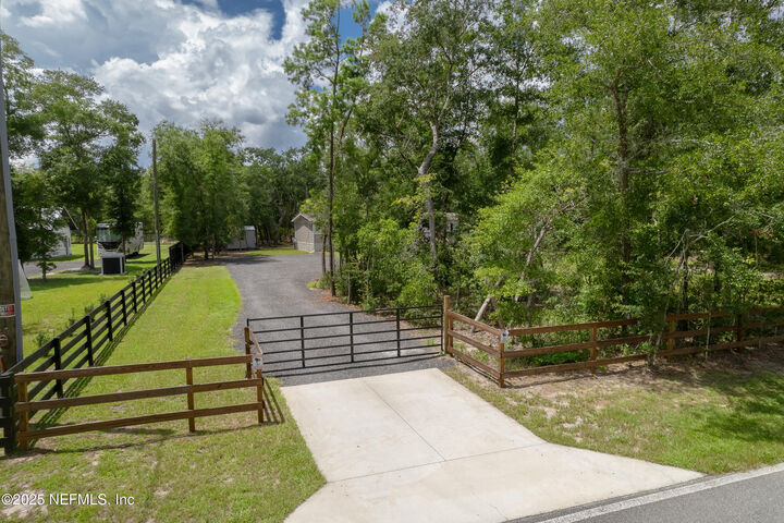 Property Photo:  237 Lake Street  FL 32181 