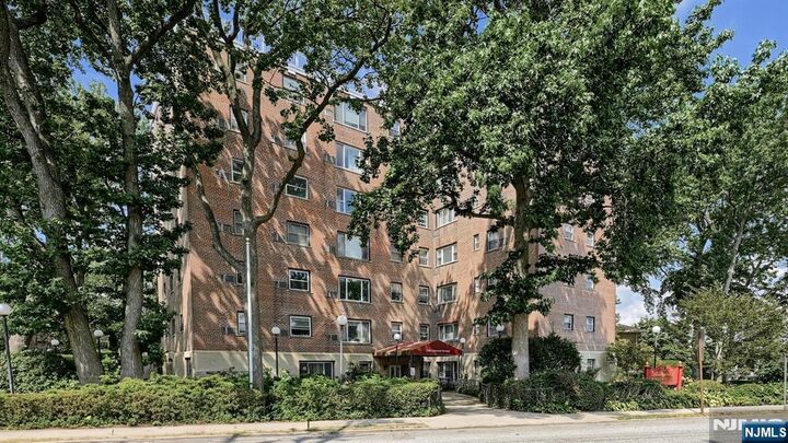 Property Photo:  2345 Linwood Avenue 5D  NJ 07024 