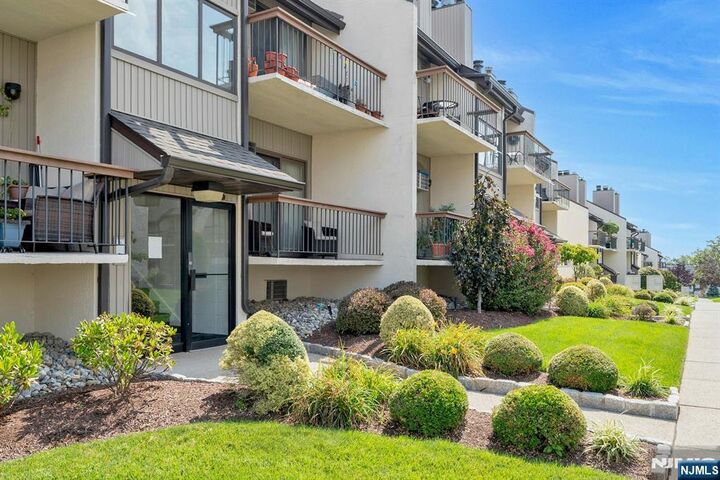 302 Hackensack Street 303  Wood Ridge NJ 07075 photo