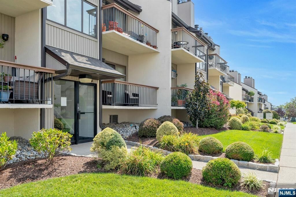 Property Photo:  302 Hackensack Street 303  NJ 07075 