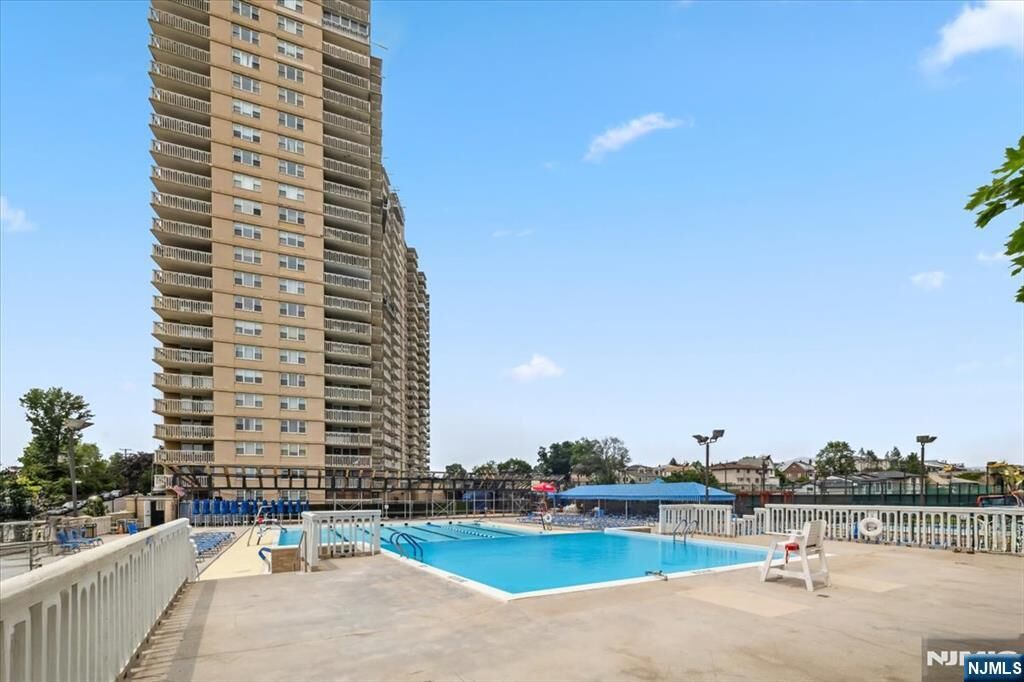 Property Photo:  555 North Avenue 23C  NJ 07024 