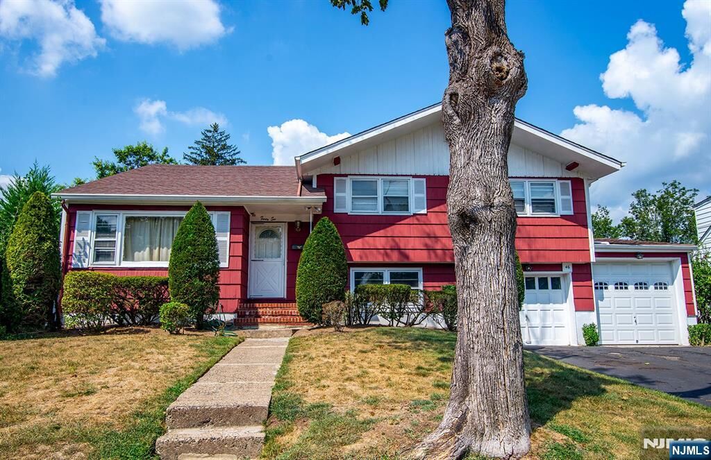 Property Photo:  46 Stratford Road  NJ 07628 