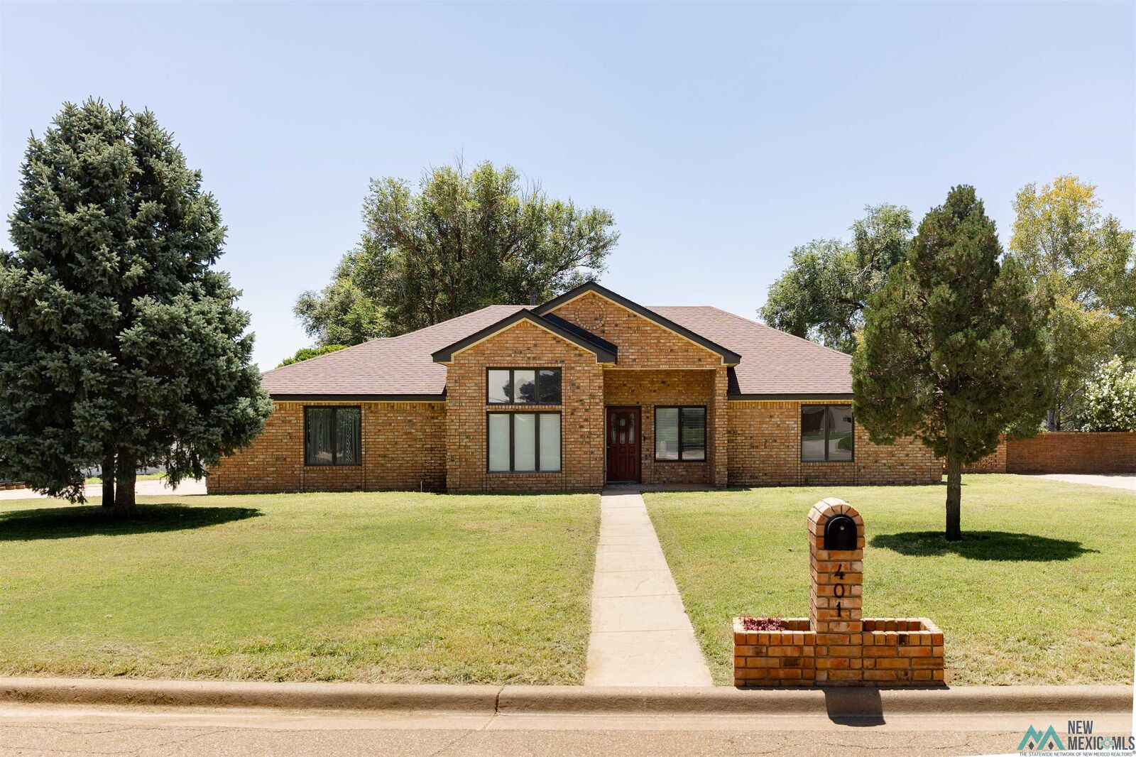 Property Photo: 401 Diamondhead Drive NM 88101