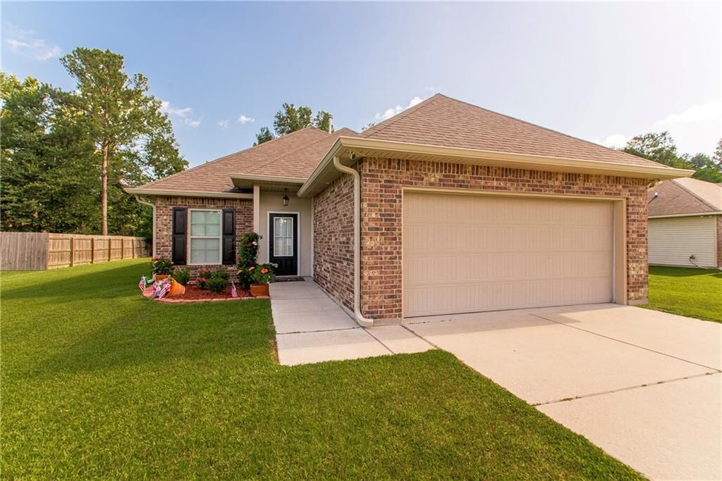 Property Photo: 20073 Scarlett Lane LA 70454