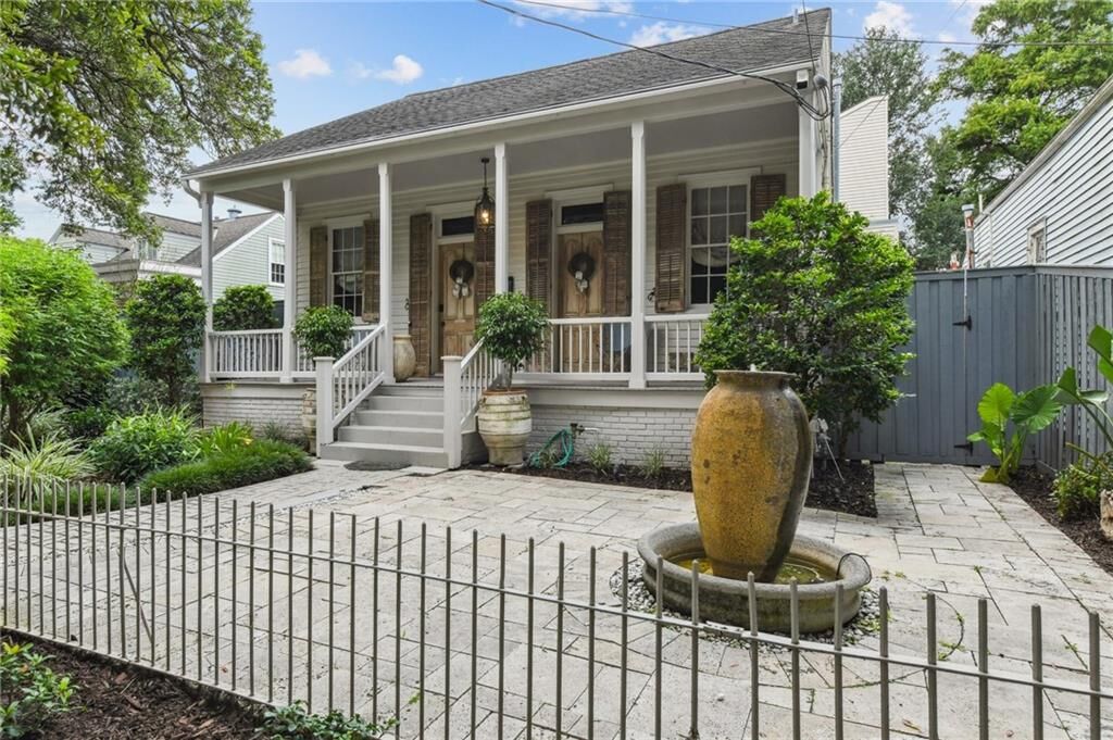 Property Photo: 520 Nashville Avenue LA 70115