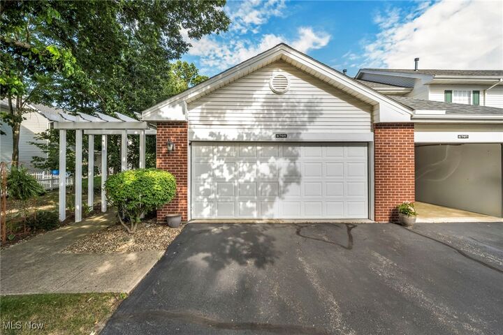 Property Photo: 6705 Rosewood Court OH 44130