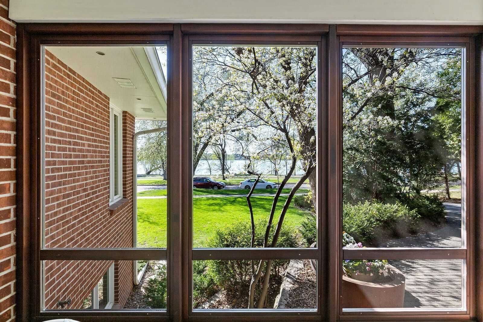 Property Photo:  4721 E Lake Harriet Parkway  MN 55419 