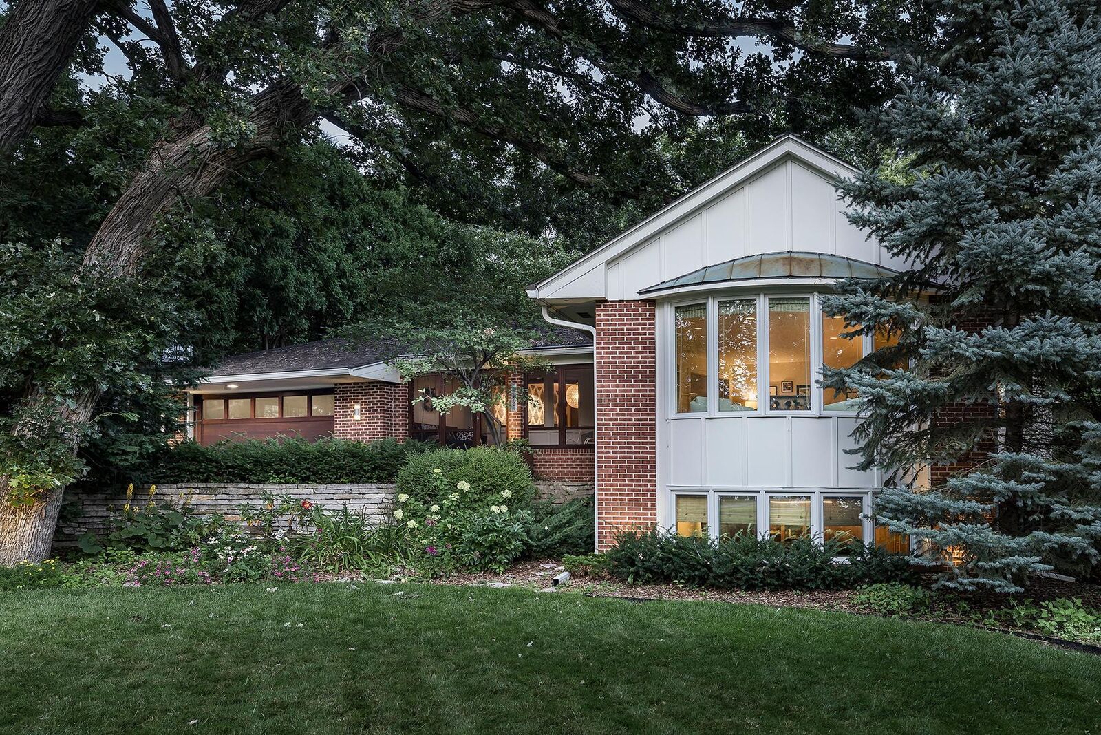Property Photo:  4721 E Lake Harriet Parkway  MN 55419 