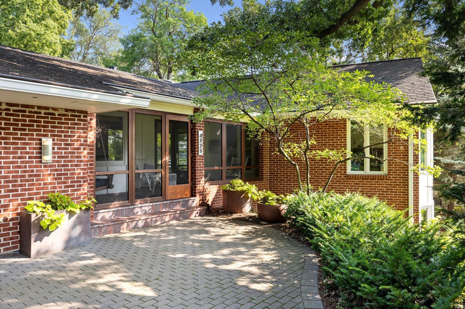 Property Photo:  4721 E Lake Harriet Parkway  MN 55419 