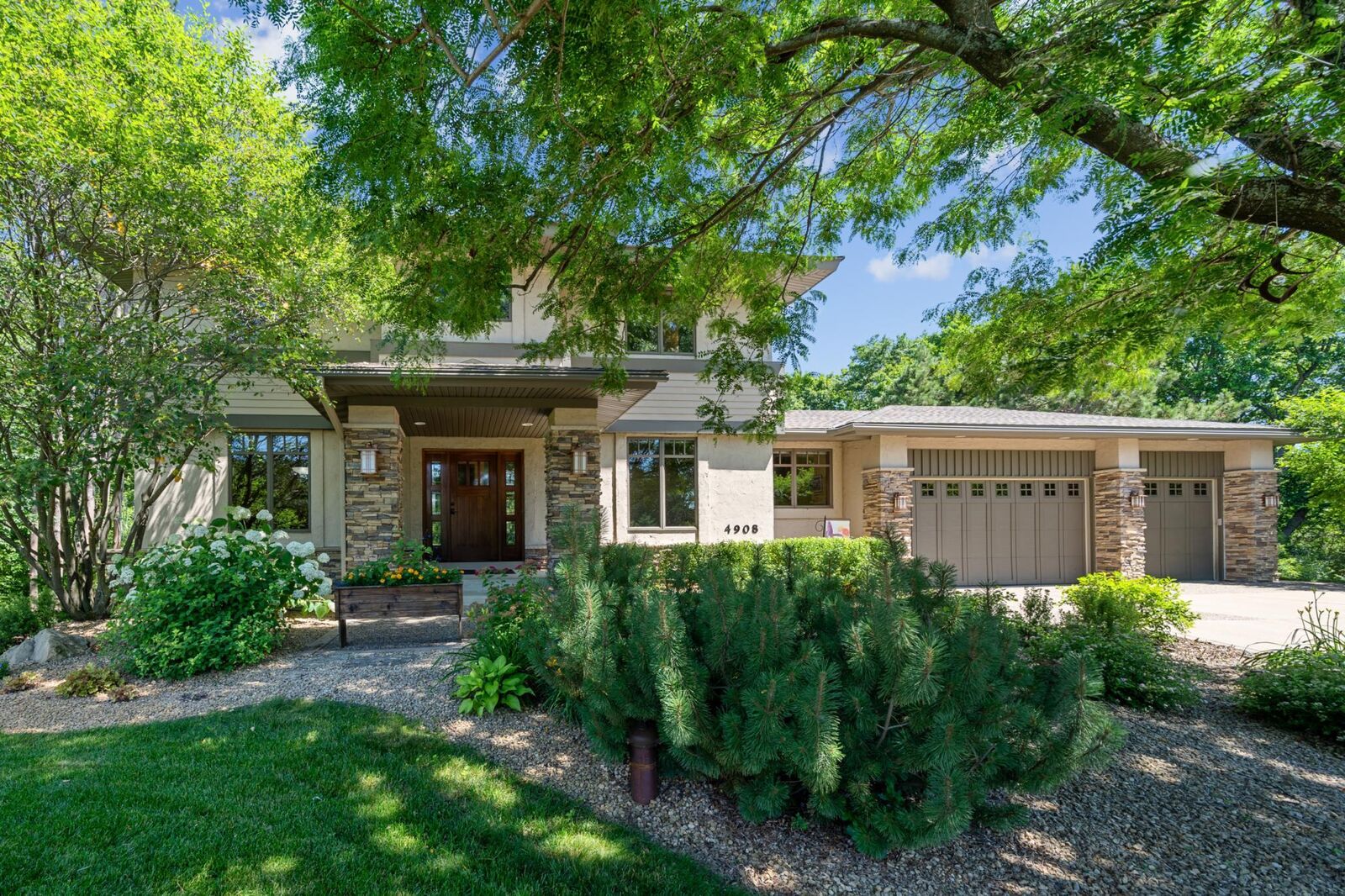 Property Photo:  4908 Pinecroft Avenue N  MN 55082 