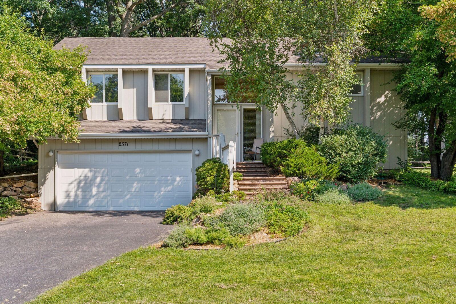 Property Photo:  2571 Schaller Drive E  MN 55119 