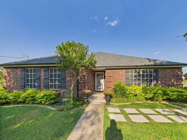 Property Photo: 100 Copperfield Court TX 75154