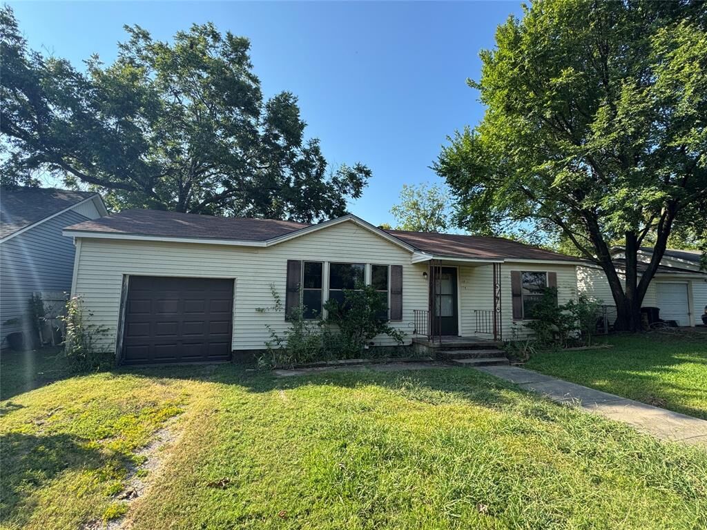 Property Photo:  110 W Ash Street  TX 76640