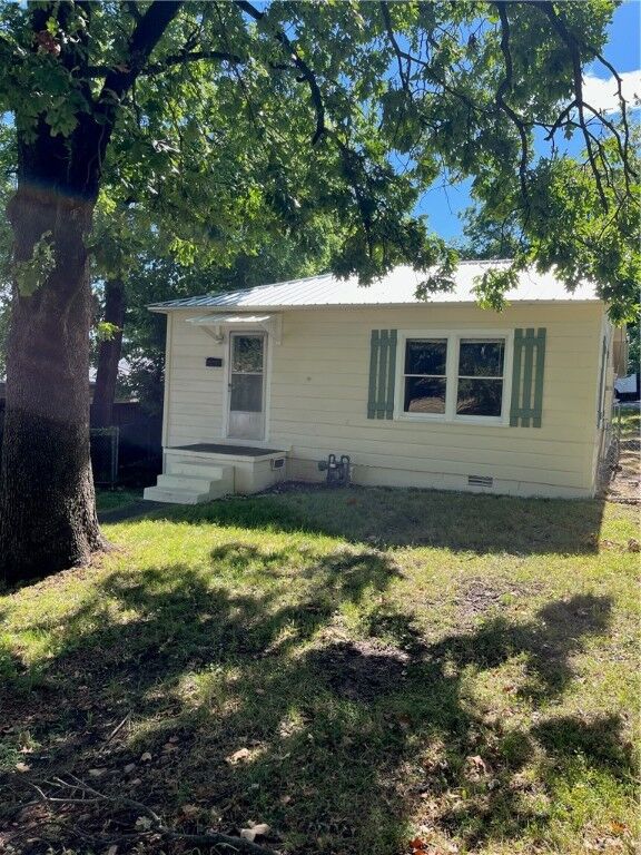 Property Photo: 926 N Garland Avenue AR 72701