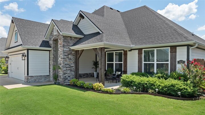 Property Photo: 1021 Red Maple Street AR 72719