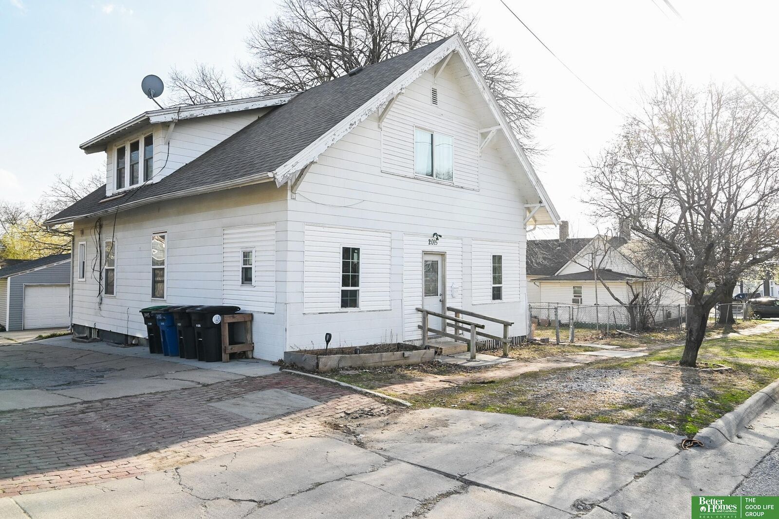 Property Photo:  2015 W Street  NE 68107-9999 