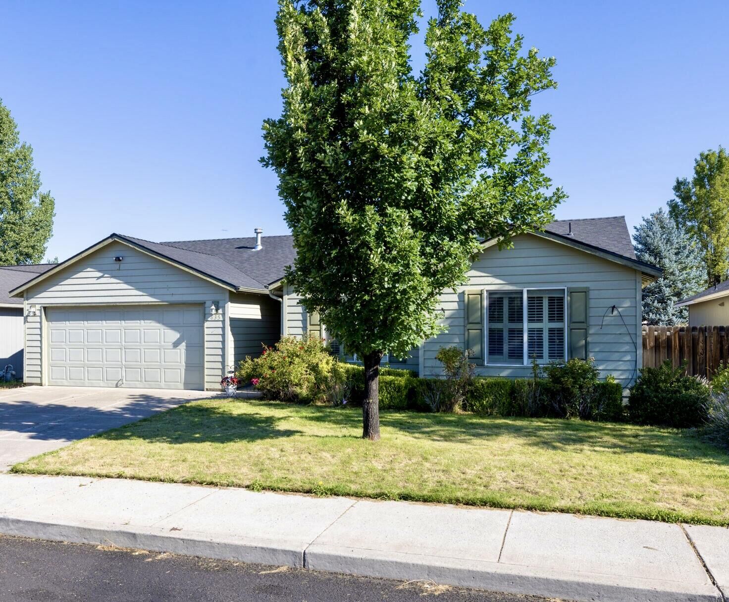 Property Photo:  835 NE Nickernut Avenue  OR 97756 