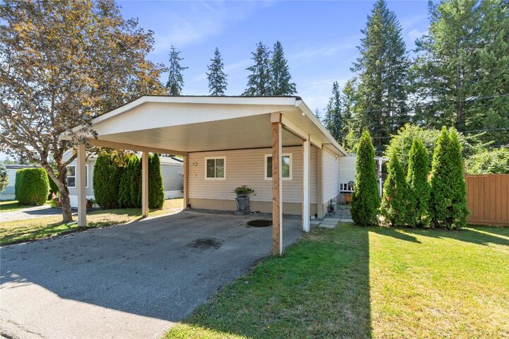 Photo de la propriété:  1361 30 Street SE 16  BC V1E 2N4 