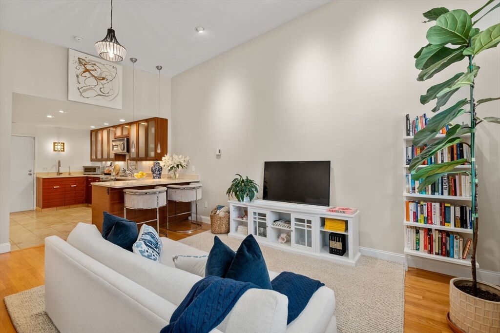 Property Photo:  9 Appleton St 406  MA 02116 