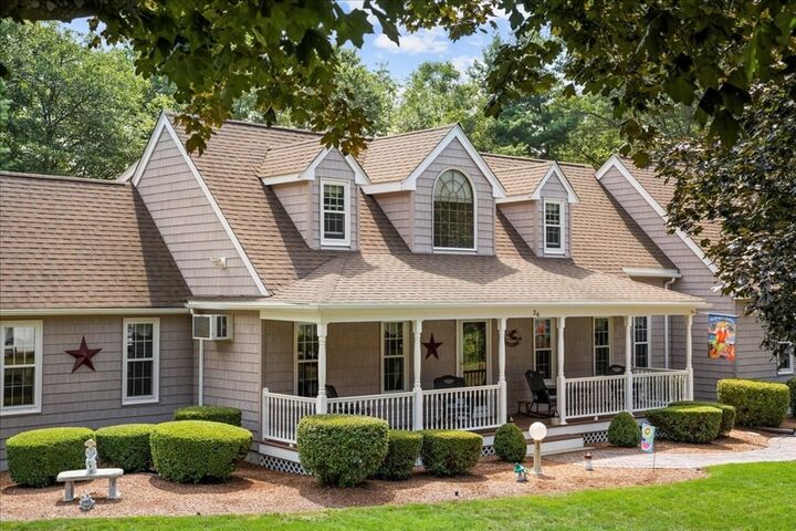 26 Crestview Dr  Uxbridge MA 01569 photo