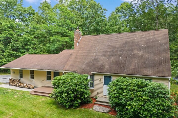 Property Photo: 20 Wedgewood Dr NH 03053