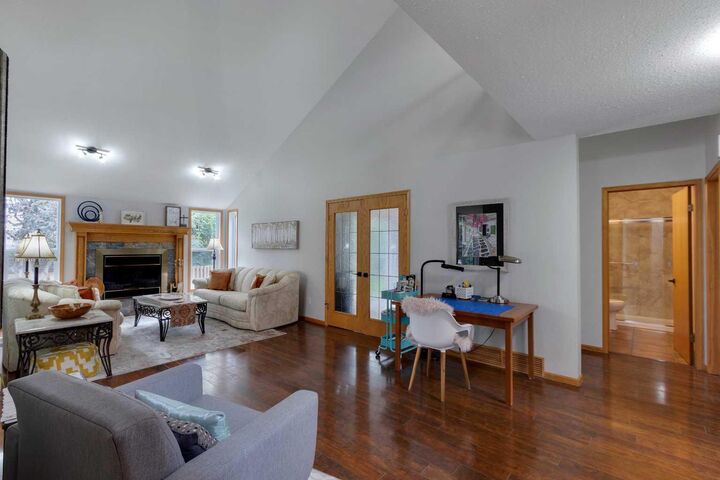 Property Photo:  616 Memorial Avenue  AB T0L 2B0 