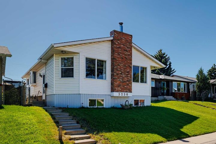 Property Photo:  3236 Doverville Crescent SE  AB T2B 1T9 