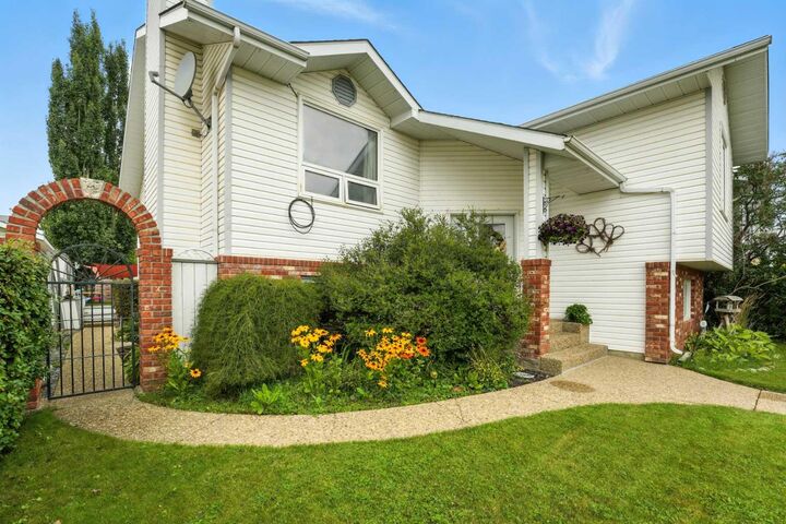 Property Photo: 7 Kemp Avenue AB T4P 3M3