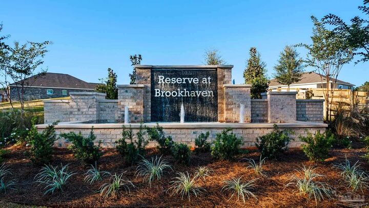 Property Photo: 3472 Crossvine Rd FL 32533