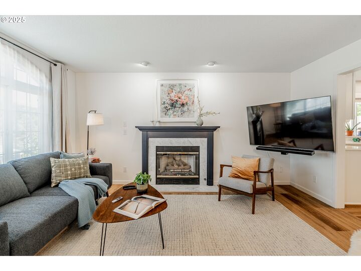 Property Photo:  4606 SW Martha St  OR 97221 