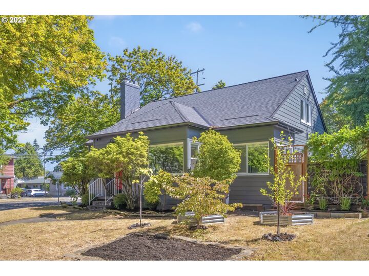Property Photo:  7434 N Chase Ave  OR 97217 