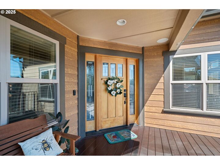 Property Photo:  683 N V St  WA 98671
