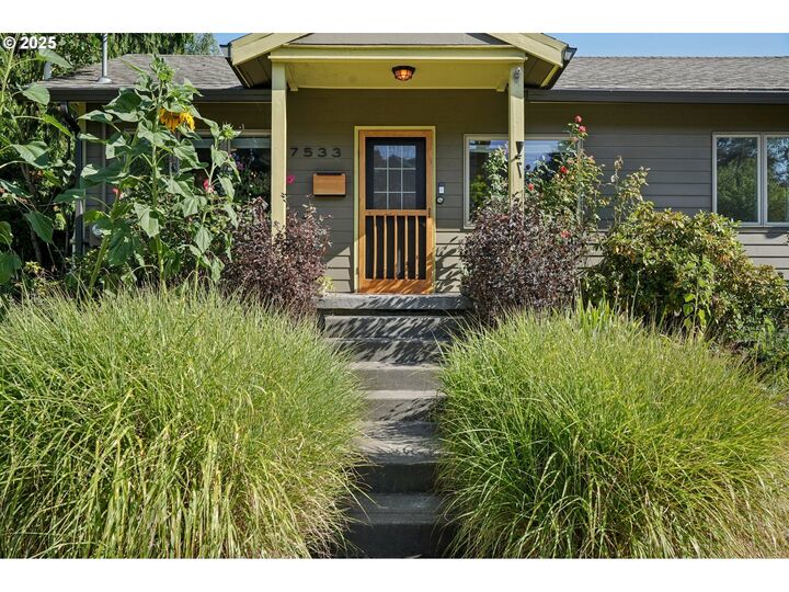 Property Photo:  7533 NE Mason St  OR 97218 