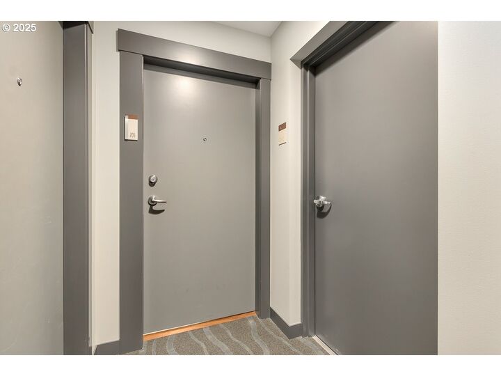 Property Photo:  1500 SW 11th Ave 205  OR 97201 
