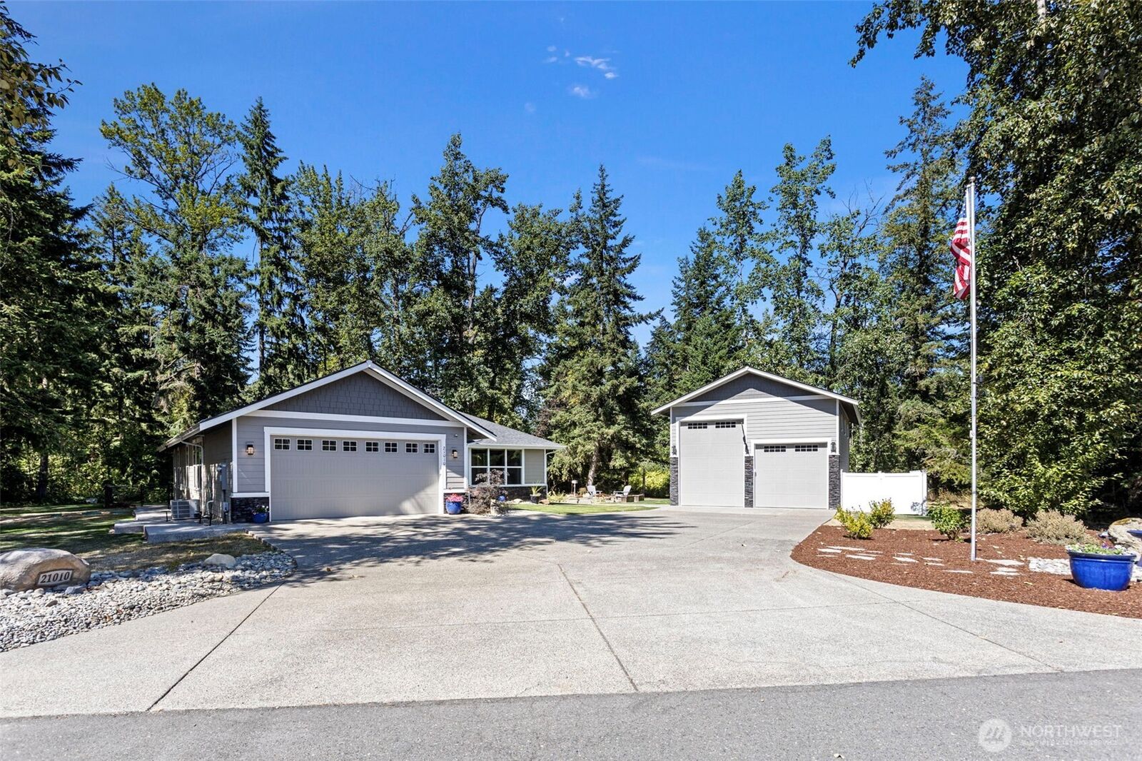 Property Photo: 21010 Meridian Avenue E WA 98338