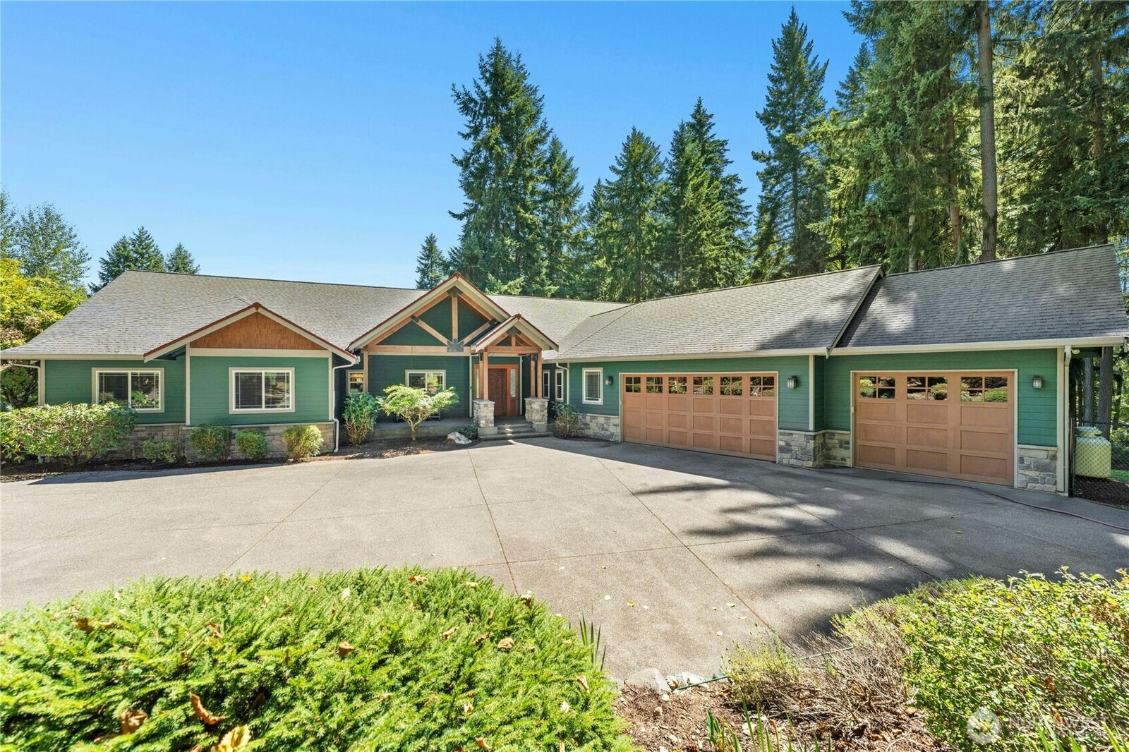 Property Photo:  22714  Country Drive E  WA 98338 