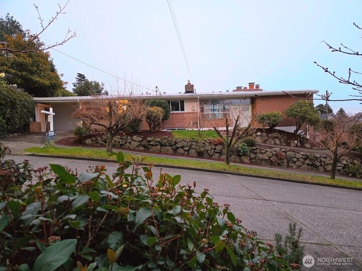 Property Photo: 2819 W McGraw Street WA 98199