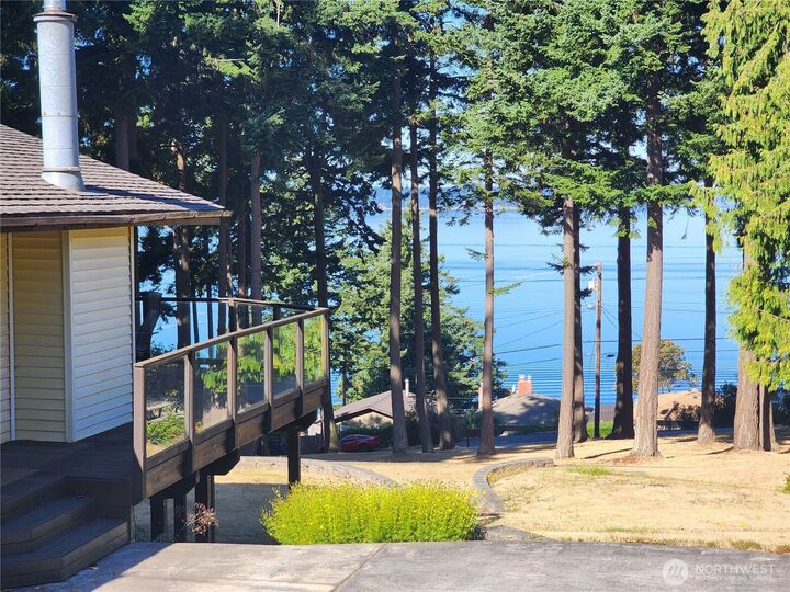 Property Photo:  375  Roberts Way  WA 98282 