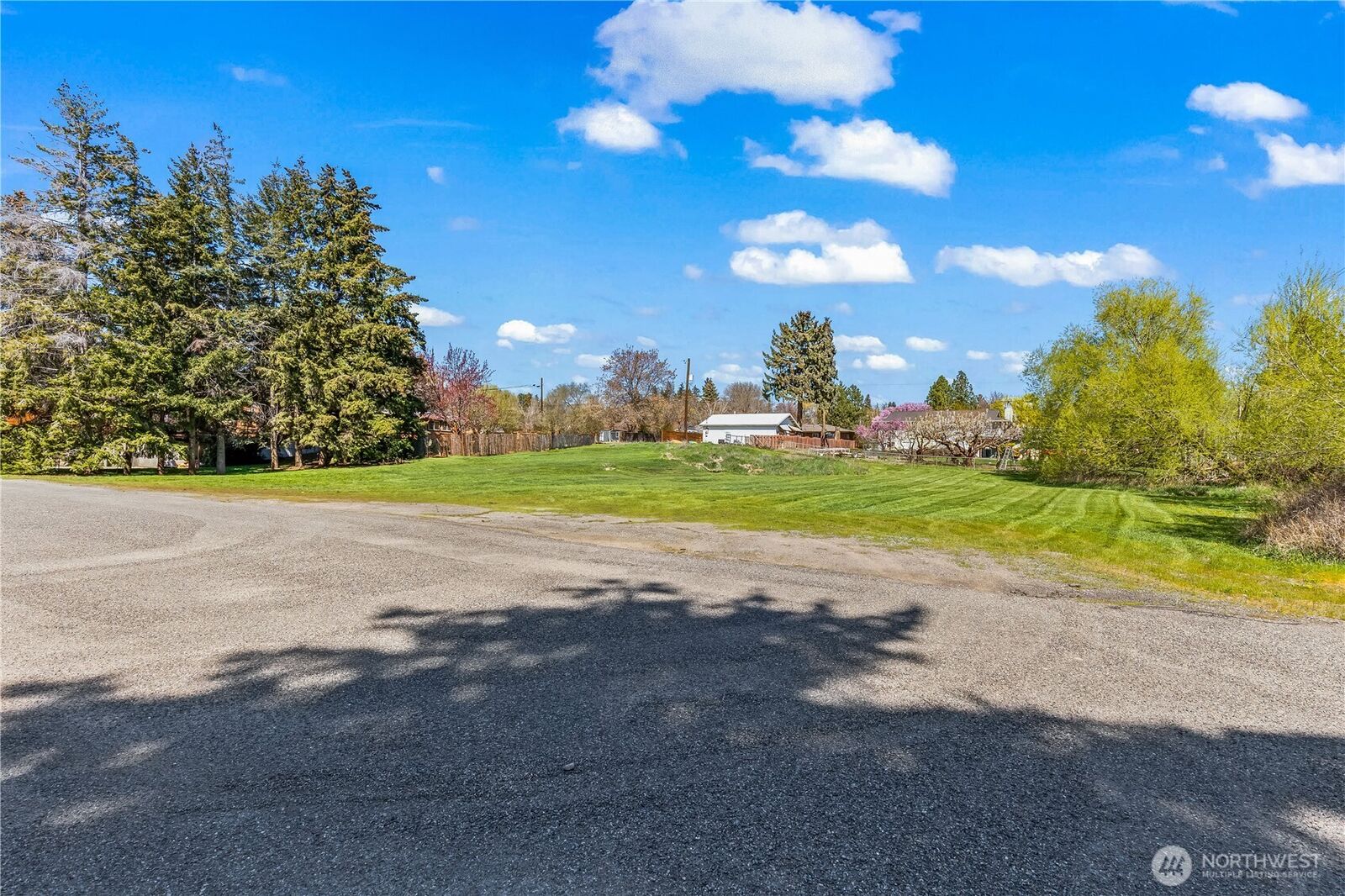 Property Photo:  1 E 2nd Avenue  WA 98926 