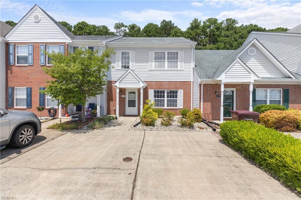 Property Photo: 104 Horse Run Dr VA 23322