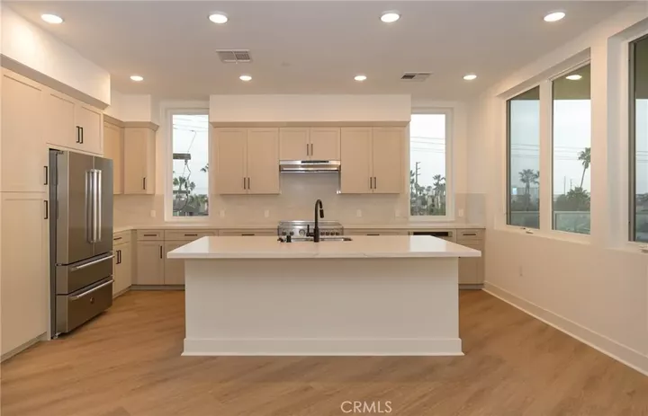 Property Photo: 414 Main 400 CA 92648