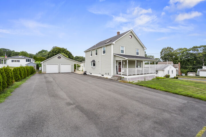 Property Photo:  20 Ridgewood Street  CT 06010 