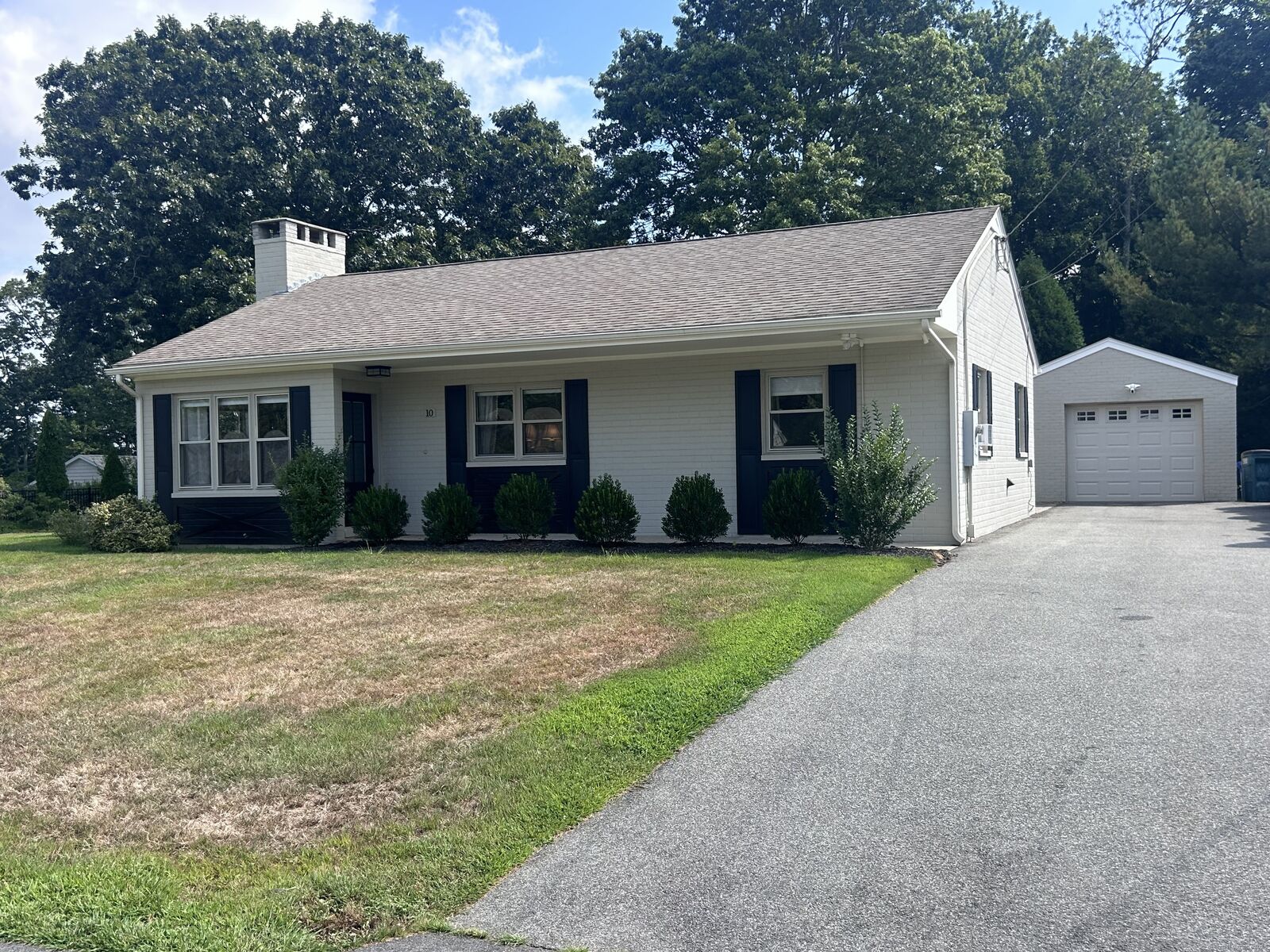 Property Photo:  10 West View Road  CT 06475 
