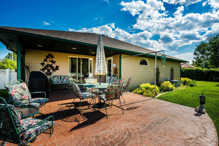 Property Photo: 1719 North Heights Circle WY 82801