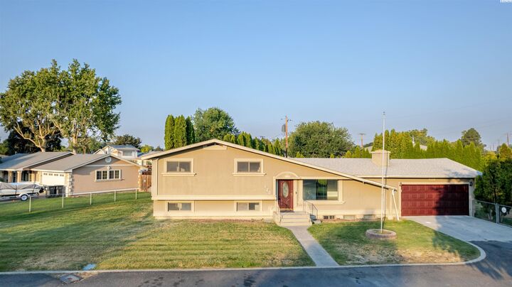 Property Photo:  620 N Rd 39  WA 99301 