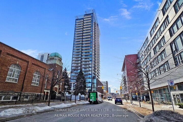 Property Photo:  225 Sackville (Lease) Street 908  ON M5A 0B9 