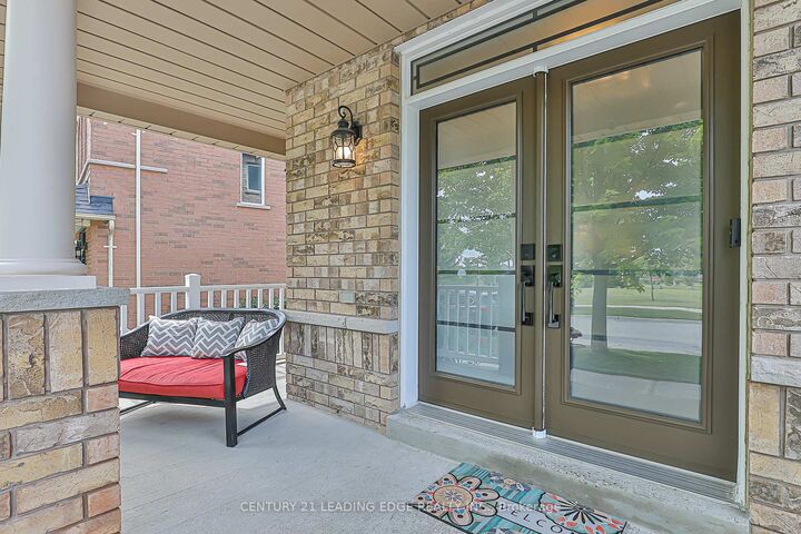 Photo de la propriété:  30 Sunnyridge Avenue  ON L4A 0L2 
