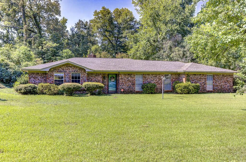 Property Photo:  412 Elmwood St  MS 39180 