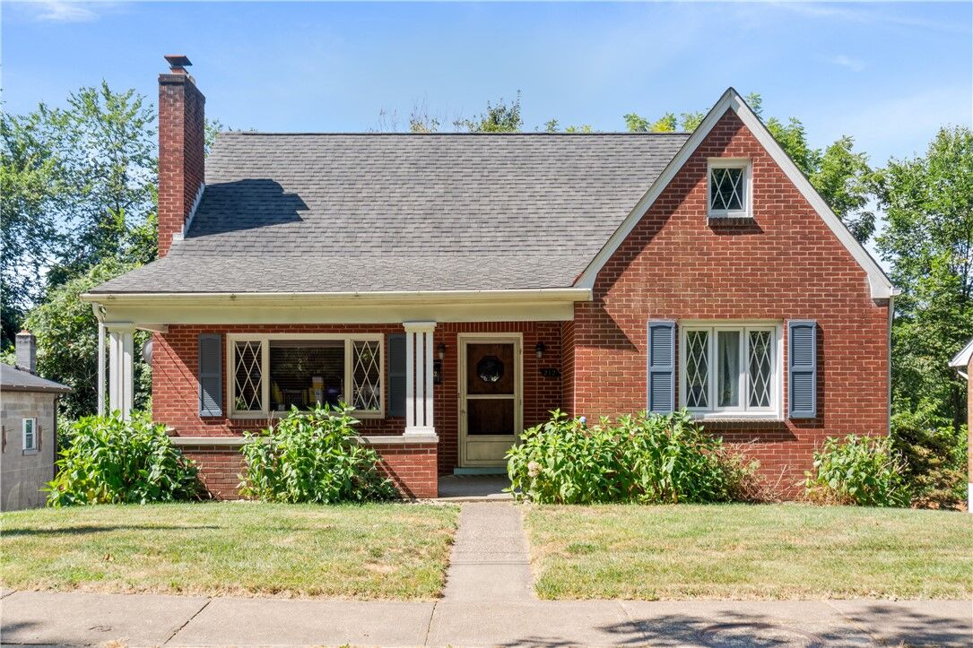 Property Photo:  212 Avenue L  PA 15221 