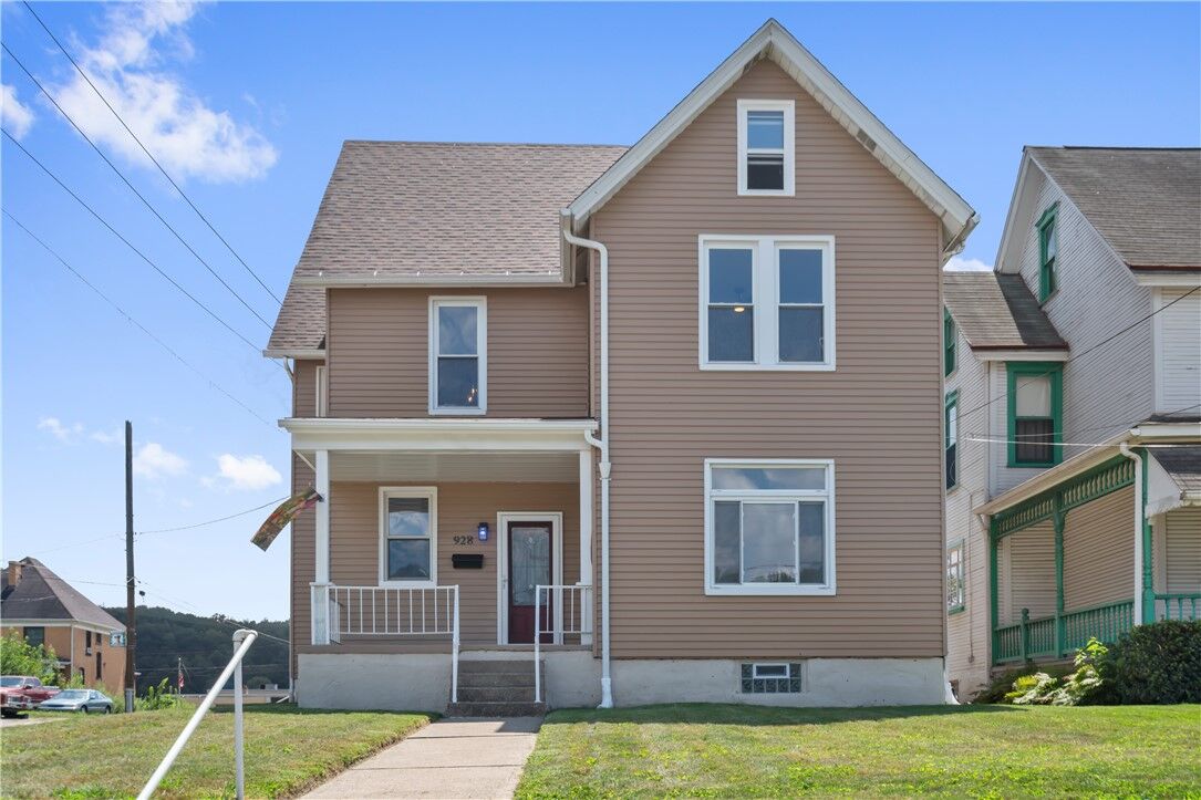 Property Photo:  928 McIntire Way  PA 15014 